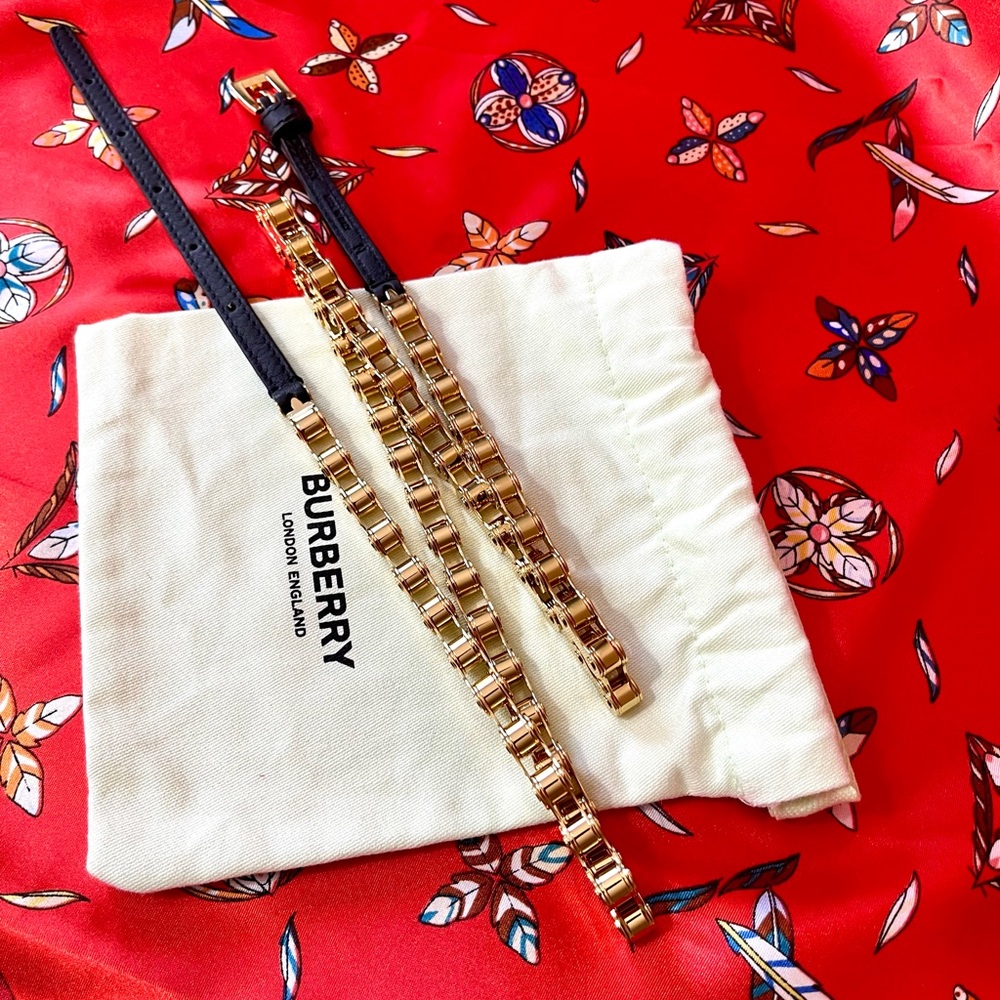 Burberry Black and Gold Chain Belt - Picture 4 of 11